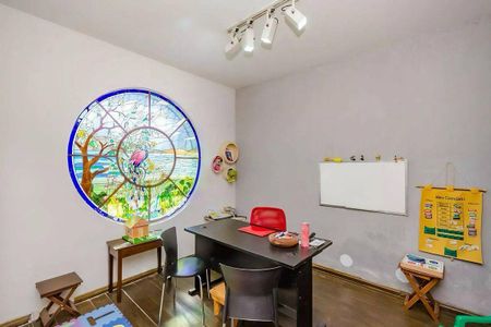 Casa à venda com 4 quartos, 460m² em Calafate, Belo Horizonte
