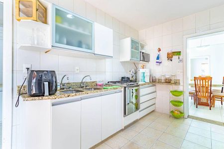 Casa à venda com 300m², 4 quartos e 1 vaga