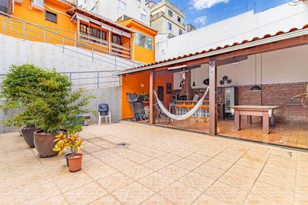 Casa à venda com 300m², 4 quartos e 1 vaga