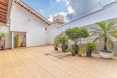 Casa à venda com 300m², 4 quartos e 1 vaga