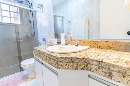 Casa à venda com 300m², 4 quartos e 1 vaga