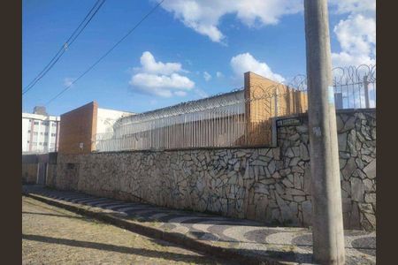 Casa à venda com 3 quartos, 371m² em Calafate, Belo Horizonte