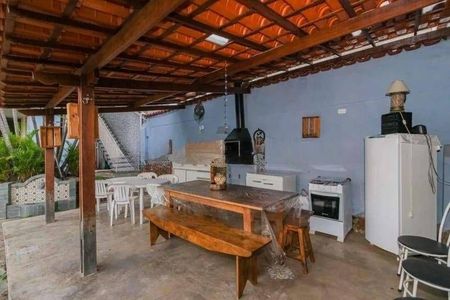Casa à venda com 204m², 3 quartos e 3 vagas