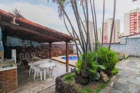 Casa à venda com 204m², 3 quartos e 3 vagas