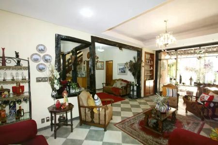 Casa à venda com 4 quartos, 350m² em Barroca, Belo Horizonte