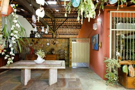 Casa à venda com 350m², 4 quartos e 2 vagas