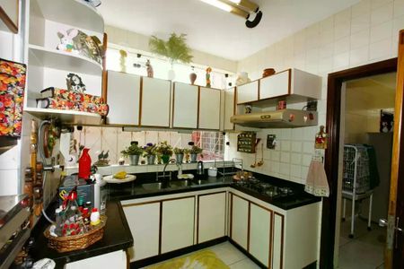 Casa à venda com 350m², 4 quartos e 2 vagas