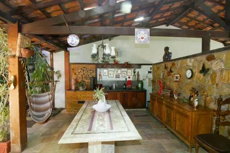 Casa à venda com 350m², 4 quartos e 2 vagas