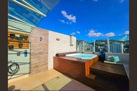 Apartamento à venda com 130m², 2 quartos e 3 vagas