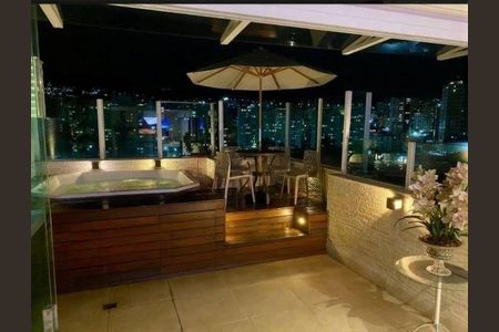 Apartamento à venda com 130m², 2 quartos e 3 vagas