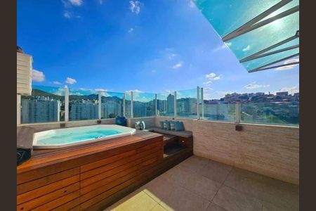 Apartamento à venda com 130m², 2 quartos e 3 vagas