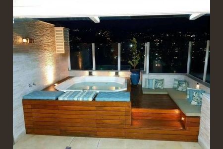 Apartamento à venda com 130m², 2 quartos e 3 vagas