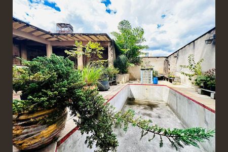 Casa à venda com 1200m², 13 quartos e 5 vagas