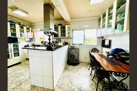 Casa à venda com 1200m², 13 quartos e 5 vagas