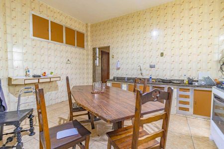 Casa à venda com 330m², 4 quartos e 7 vagas