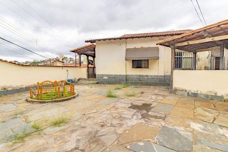 Casa à venda com 330m², 4 quartos e 7 vagas