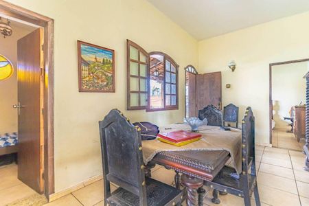 Casa à venda com 330m², 4 quartos e 7 vagas