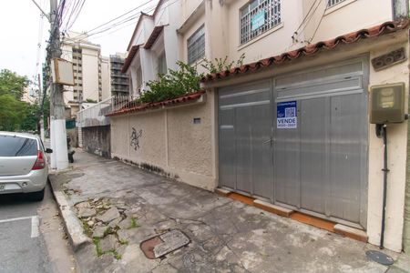 Casa à venda com 141m², 5 quartos e 2 vagas Casa à venda com 141m², 5 quartos e 2 vagasPlaca