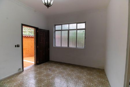 Casa à venda com 141m², 5 quartos e 2 vagas Casa à venda com 141m², 5 quartos e 2 vagasSala