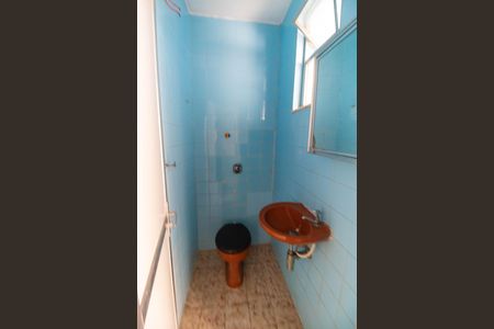 Casa à venda com 141m², 5 quartos e 2 vagas Casa à venda com 141m², 5 quartos e 2 vagasBanheiro de serviço