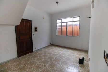 Casa à venda com 141m², 5 quartos e 2 vagas Casa à venda com 141m², 5 quartos e 2 vagasSala