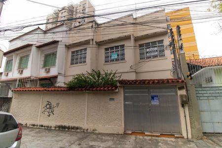 Casa à venda com 141m², 5 quartos e 2 vagas Casa à venda com 141m², 5 quartos e 2 vagasFachada