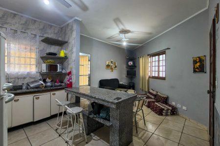 Cozinha/sala de casa para alugar com 3 quartos, 168m² em Solemar, Praia Grande