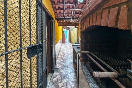 Casa para alugar com 168m², 3 quartos e 3 vagasCorredor lateral 