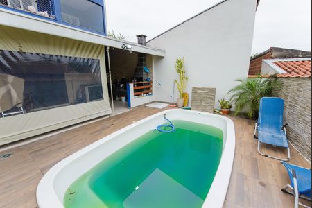 Casa para alugar com 207m², 2 quartos e 2 vagas Casa para alugar com 207m², 2 quartos e 2 vagasPiscina