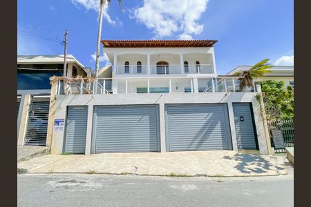 Casa à venda com 320m², 3 quartos e 4 vagasFachada