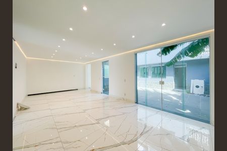 Casa à venda com 320m², 3 quartos e 4 vagasSala de Jantar