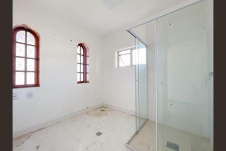 Casa à venda com 320m², 3 quartos e 4 vagasBanheiro da Suíte 1