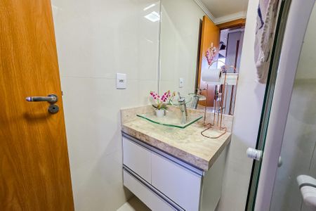 Apartamento para alugar com 55m², 2 quartos e 2 vagas Apartamento para alugar com 55m², 2 quartos e 2 vagasBanheiro