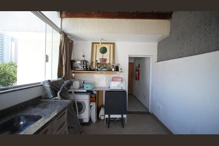 Apartamento à venda com 72m², 2 quartos e 1 vagaÁrea de Serviço