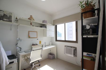 Apartamento à venda com 77m², 3 quartos e 1 vagaQuarto 2