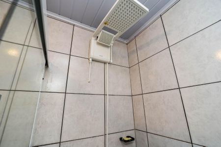 Banheiro de apartamento para alugar com 1 quarto, 50m² em Vila Jardim, Porto Alegre
