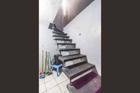 Casa para alugar com 300m², 3 quartos e sem vagaEscada