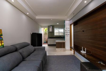 Sala de casa de condomínio para alugar com 2 quartos, 69m² em Jardim Arco-iris, Cotia