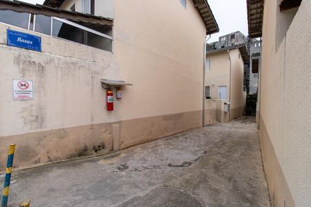 Fachada do bloco de casa de condomínio para alugar com 2 quartos, 69m² em Jardim Arco-iris, Cotia