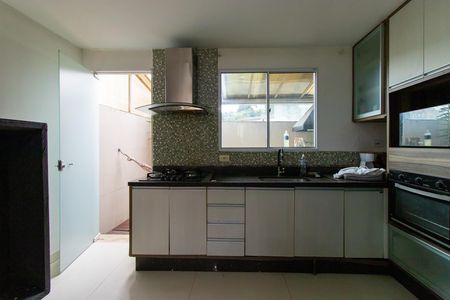 Cozinha de casa de condomínio para alugar com 2 quartos, 69m² em Jardim Arco-iris, Cotia