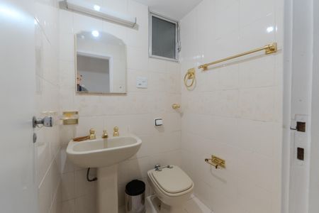 Apartamento à venda com 114m², 4 quartos e 1 vaga Apartamento à venda com 114m², 4 quartos e 1 vagaBanheiro 2