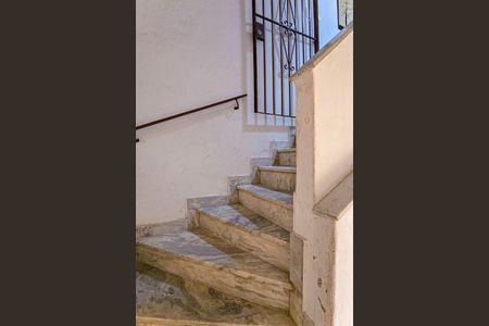 Apartamento para alugar com 65m², 2 quartos e 1 vagaEscada