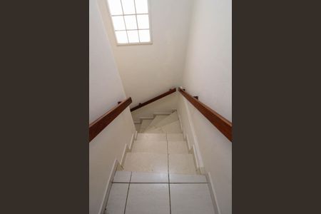 Casa para alugar com 200m², 5 quartos e 2 vagas Casa para alugar com 200m², 5 quartos e 2 vagasEscada