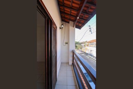Varanda Suíte 1 de casa para alugar com 5 quartos, 200m² em Chácara Agrindus, Taboão da Serra