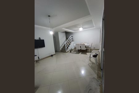 Casa de condomínio à venda com 280m², 3 quartos e 2 vagas Casa de condomínio à venda com 280m², 3 quartos e 2 vagasSala