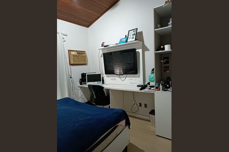 Casa de condomínio à venda com 280m², 3 quartos e 2 vagas Casa de condomínio à venda com 280m², 3 quartos e 2 vagasQuarto