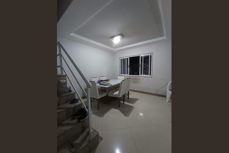 Casa de condomínio à venda com 280m², 3 quartos e 2 vagas Casa de condomínio à venda com 280m², 3 quartos e 2 vagasSala