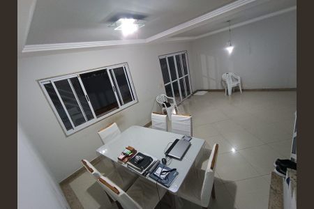 Casa de condomínio à venda com 280m², 3 quartos e 2 vagas Casa de condomínio à venda com 280m², 3 quartos e 2 vagasSala