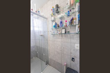 Apartamento à venda com 57m², 2 quartos e 1 vaga Apartamento à venda com 57m², 2 quartos e 1 vagaBanheiro