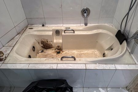 Casa à venda com 319m², 3 quartos e 1 vaga Casa à venda com 319m², 3 quartos e 1 vagaBanheiro da Suíte